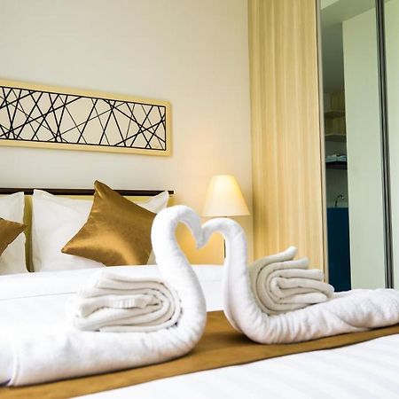 Azalea Suites Cikarang By Jayakarta Group Extérieur photo